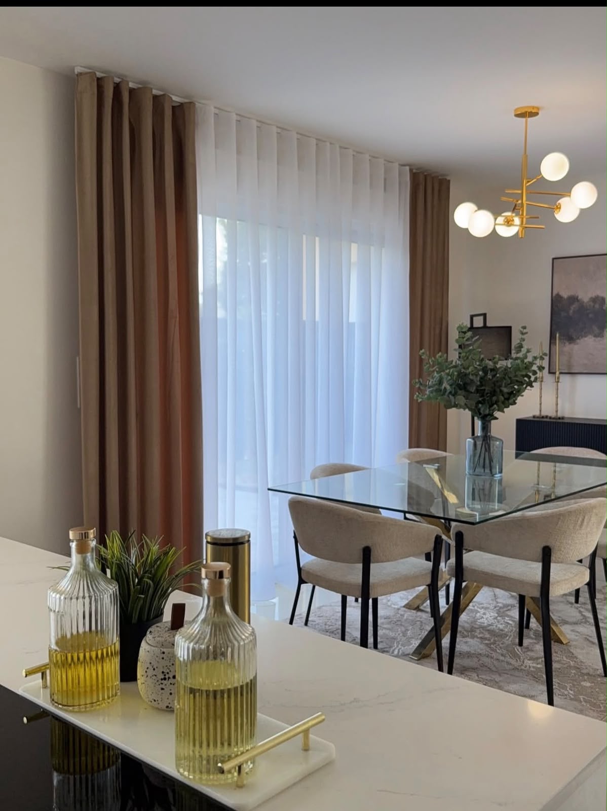 Rideaux thermiques et isolants : comment améliorer le confort de votre intérieur toute l’année ?