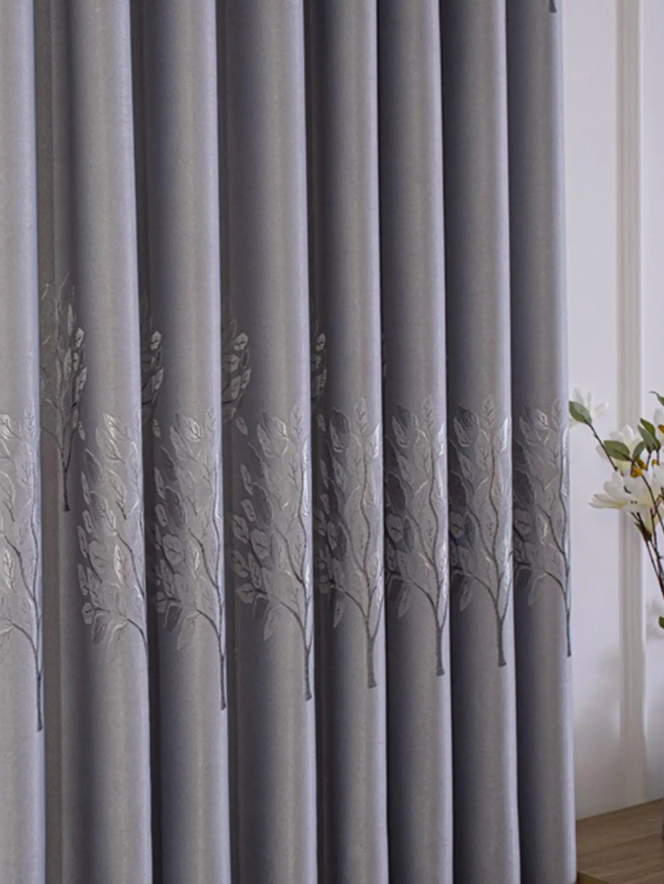 Rideaux gris : l’élégance moderne pour un intérieur tendance