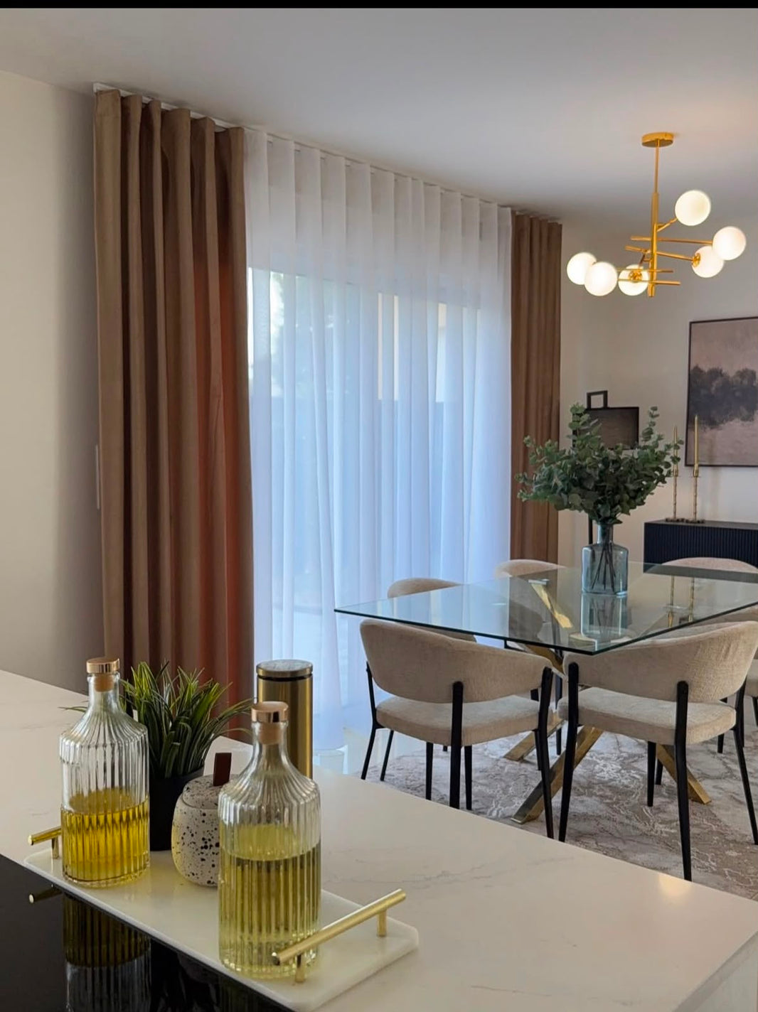 Rideaux thermiques et isolants : comment améliorer le confort de votre intérieur toute l’année ?
