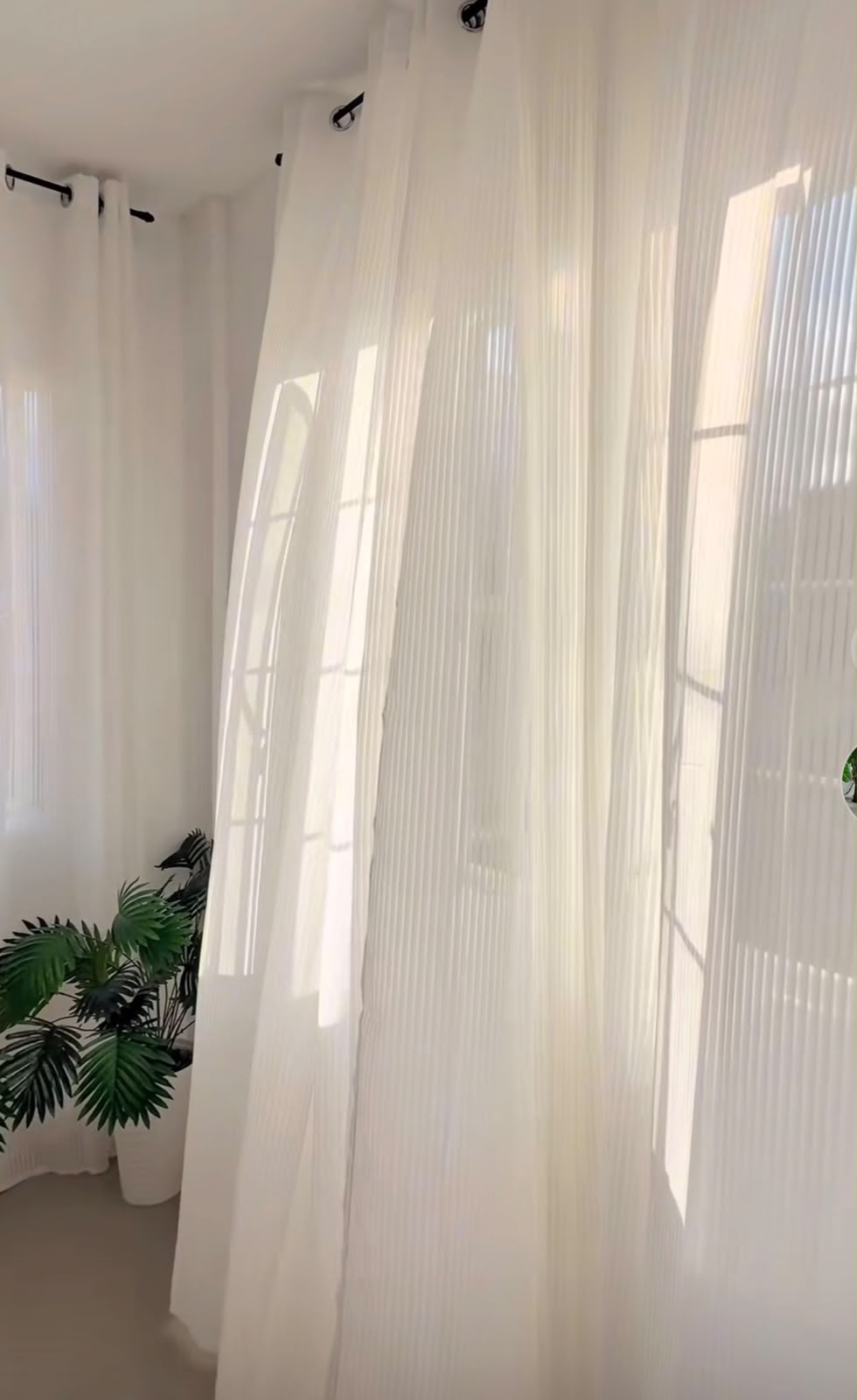 Rideaux anti-UV : comment protéger votre intérieur du soleil tout en gardant une décoration élégante ?