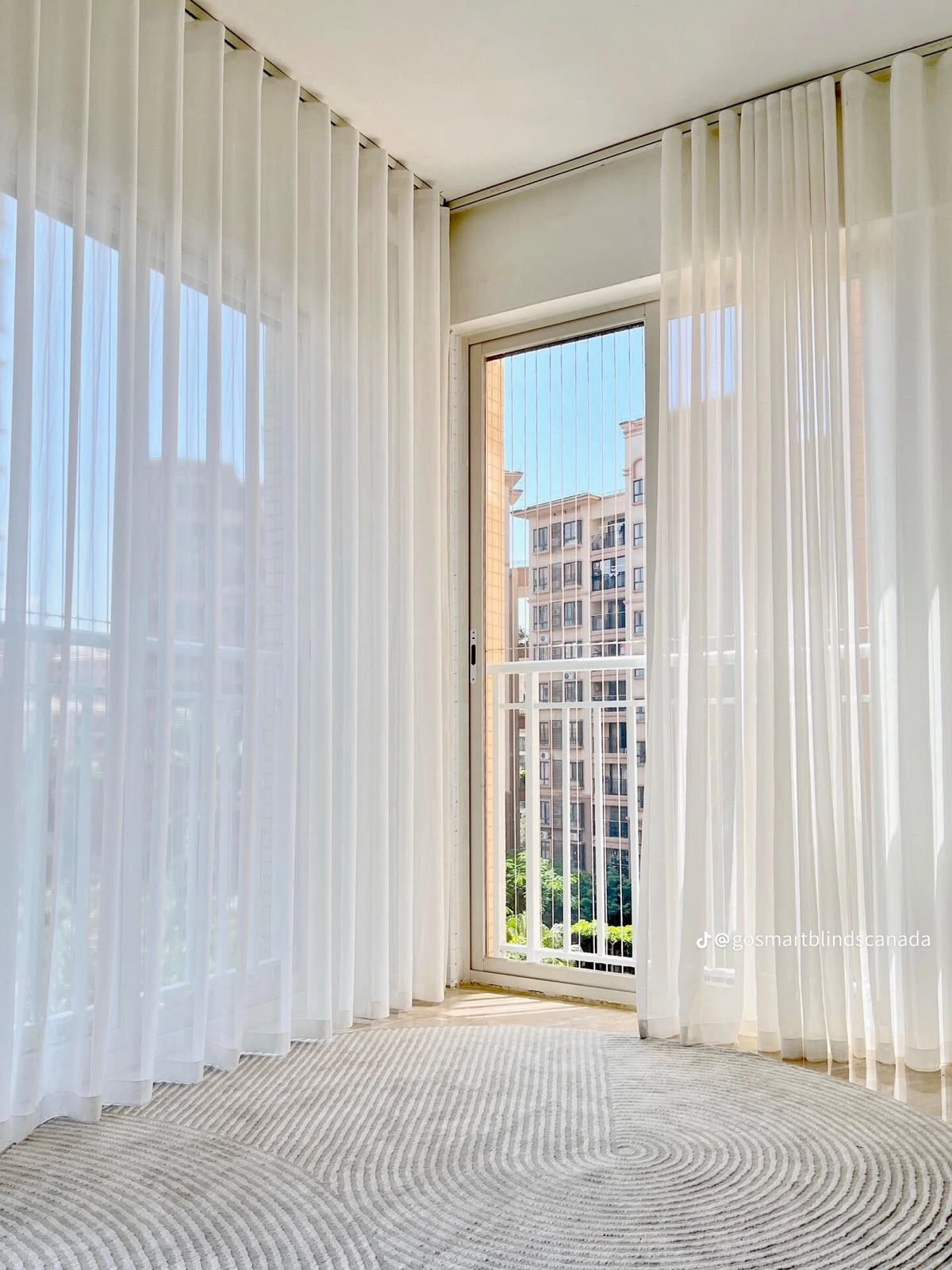 Rideaux anti-UV : comment choisir la meilleure protection contre le soleil ?