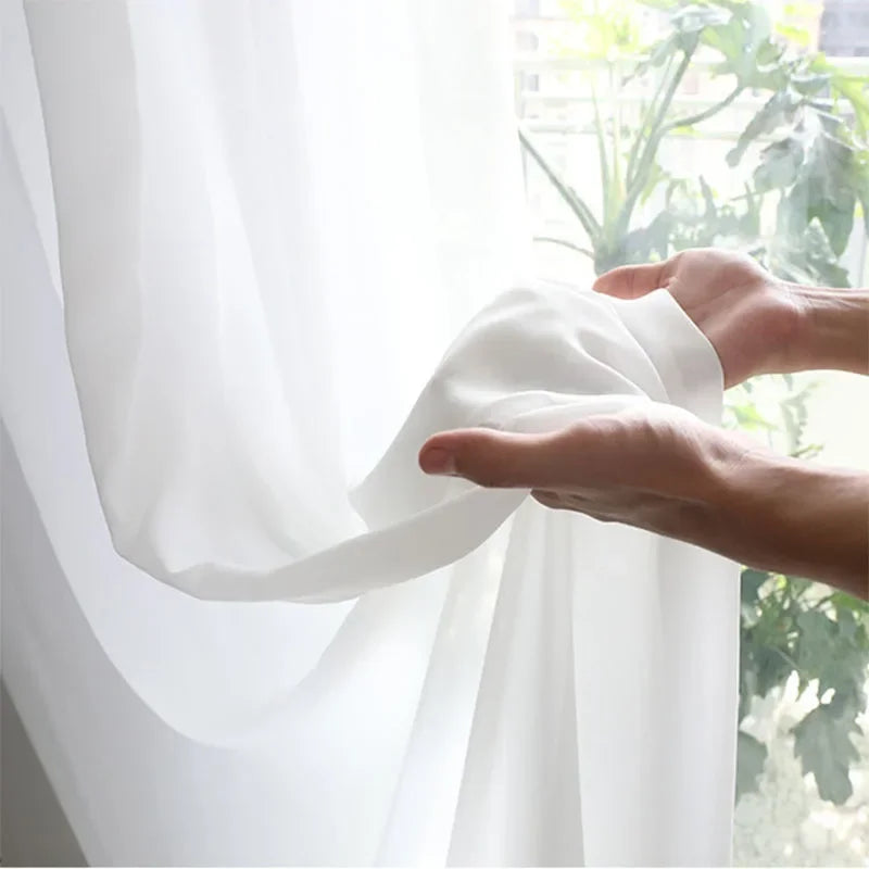 Rideaux blancs : comment apporter luminosité et élégance à votre intérieur ?