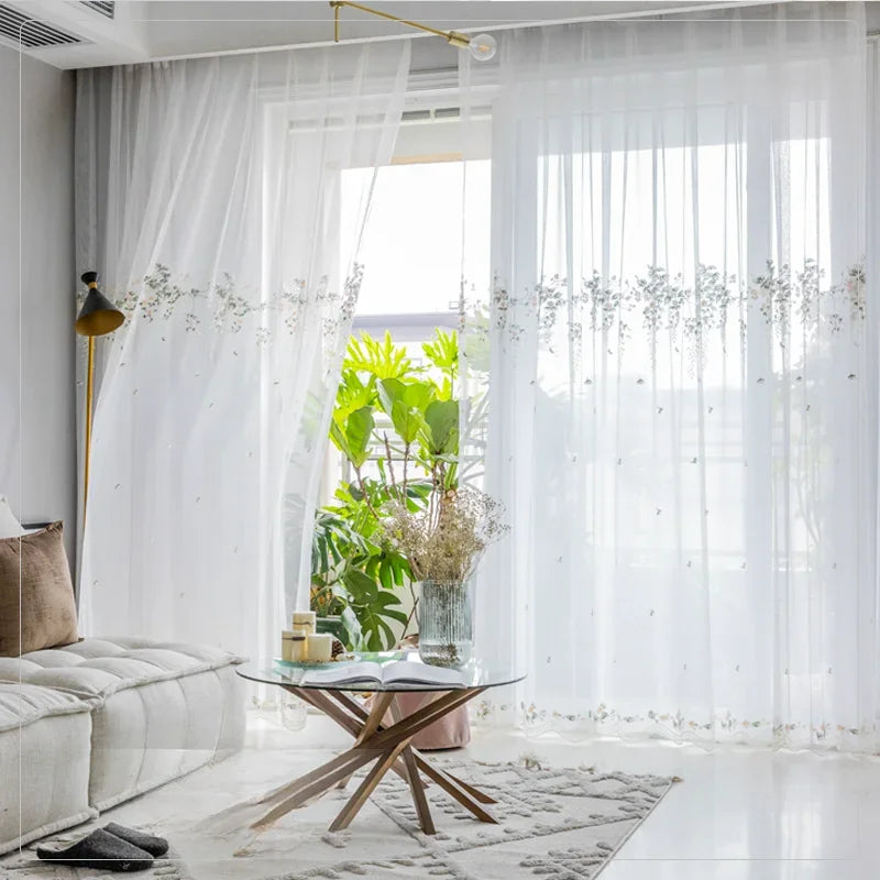 rideau voilage à motifs salon